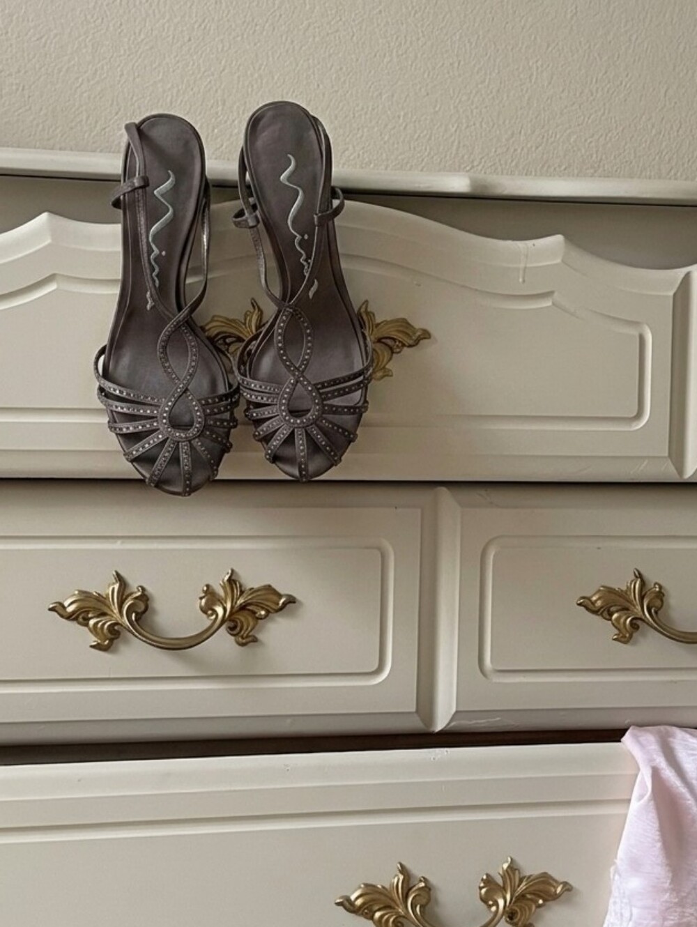 Vintage inspired low straps heels from Nina